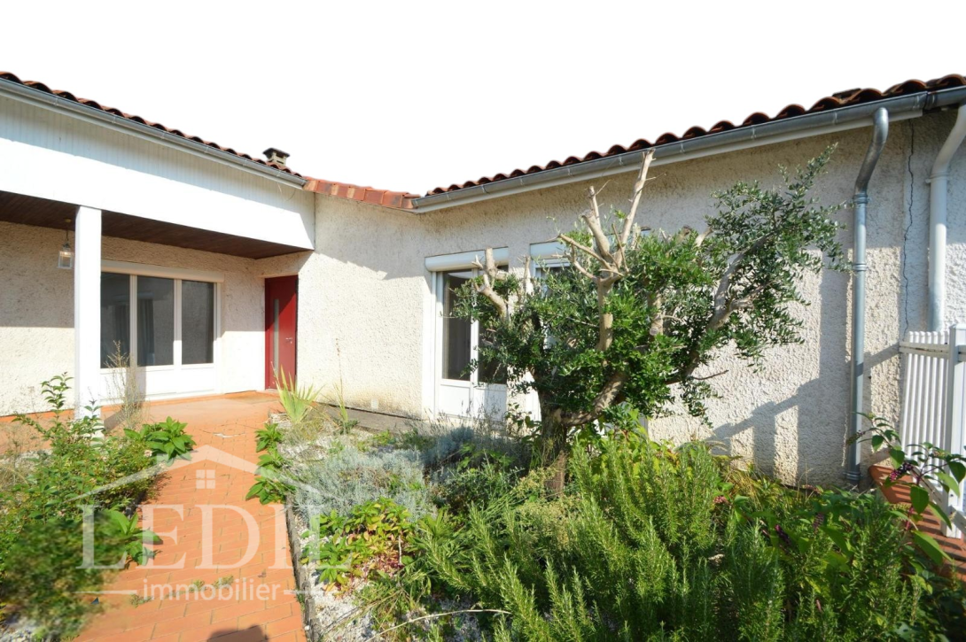 MAISON DE PLAIN-PIED 4 CHAMBRES AVEC JARDIN ET GARAGE