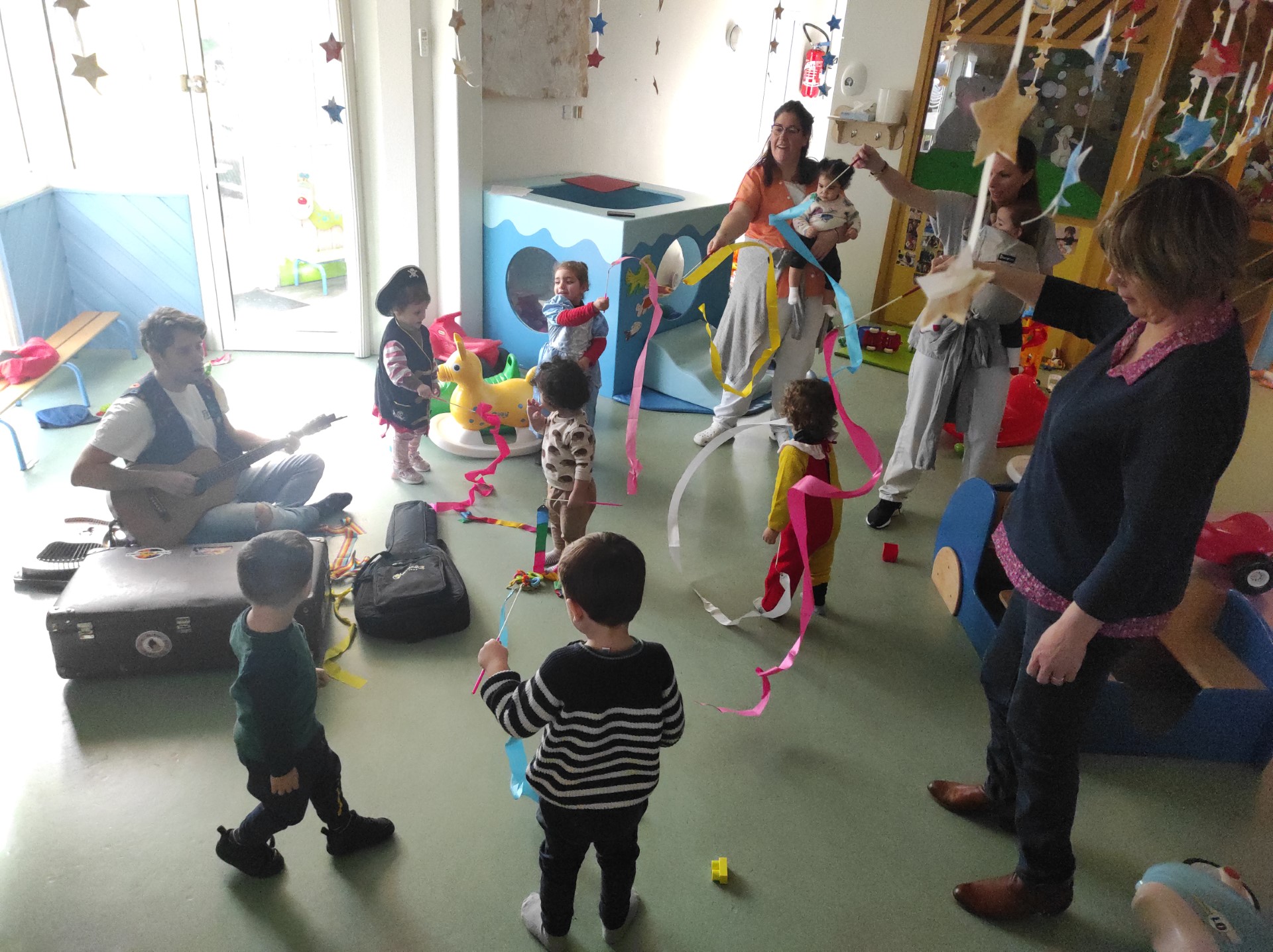 QUELQUES PHOTOS DU QUOTIDIEN DES ENFANTS AU MULTI-ACCUEIL