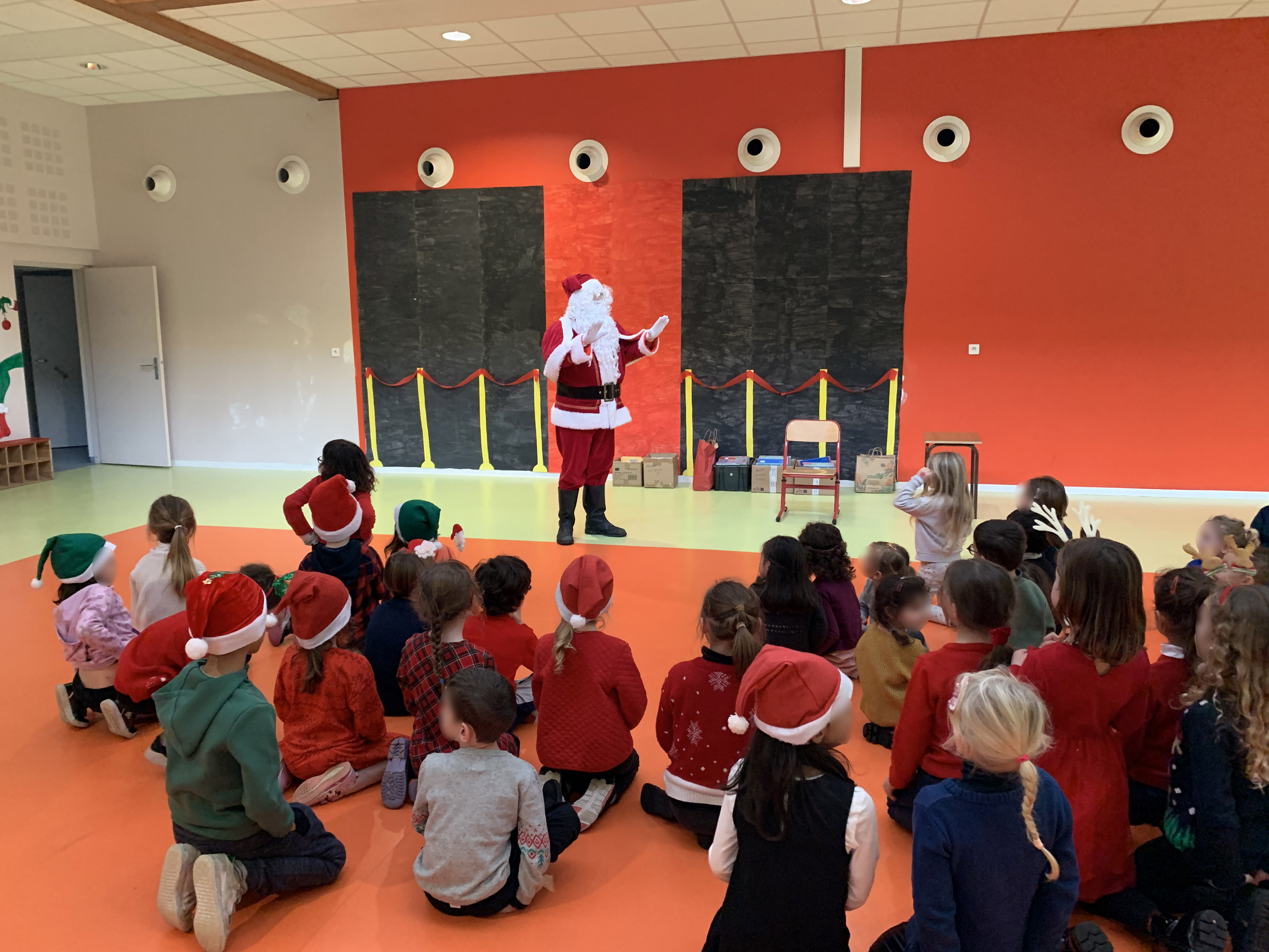 Visite du Père Noël dans les écoles