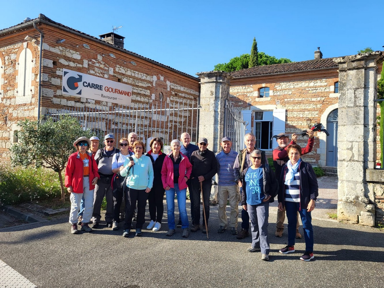  Nettoyage des bords du canal par l'association des retraités du Crédit Agricole