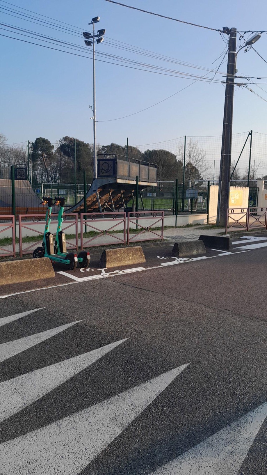 Vélos, trottinettes et scooters électriques en libre-service 