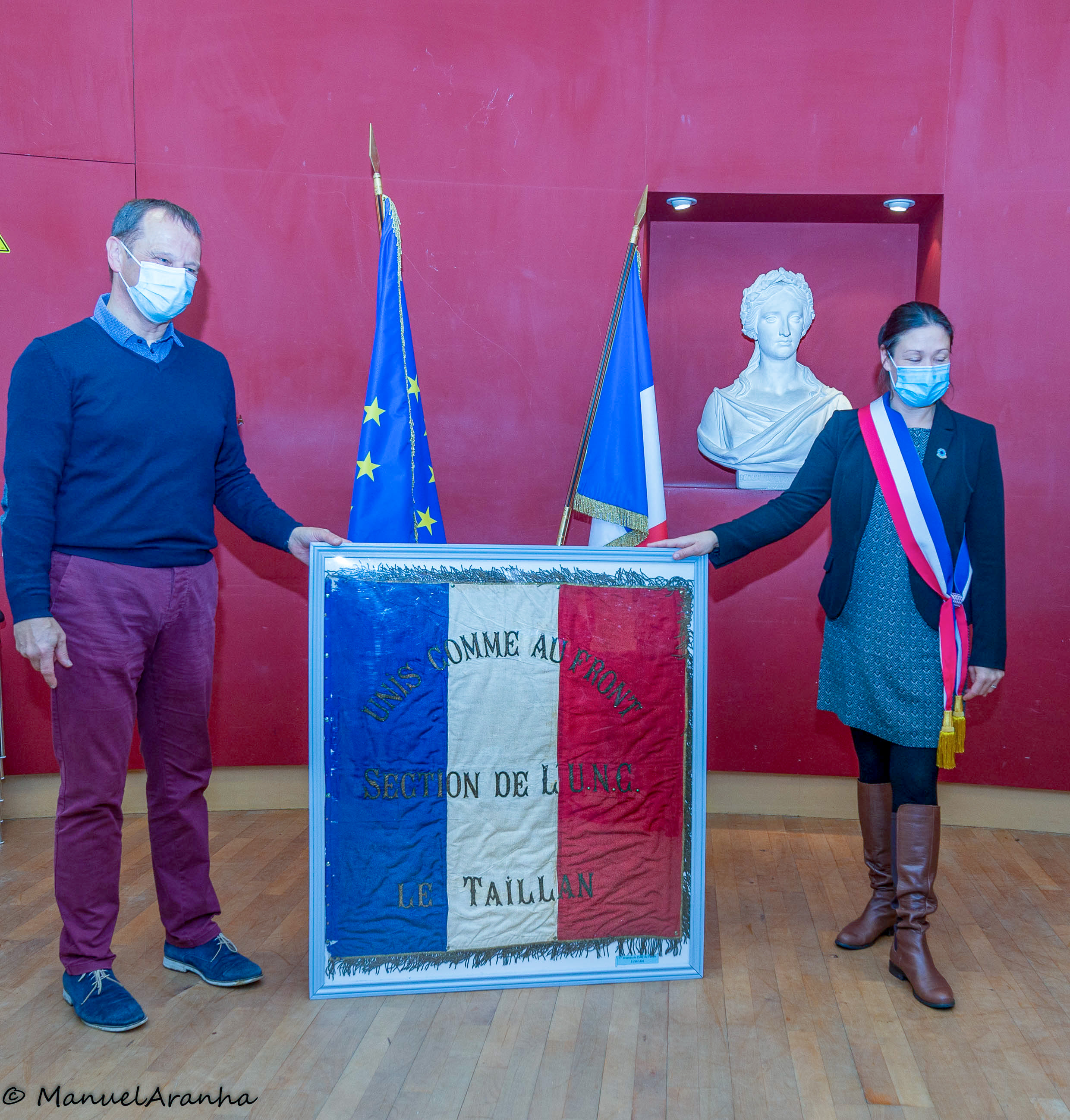 REMISE A MADAME LE MAIRE DU DRAPEAU DE LA PREMIERE SECTION UNC DU TAILLAN