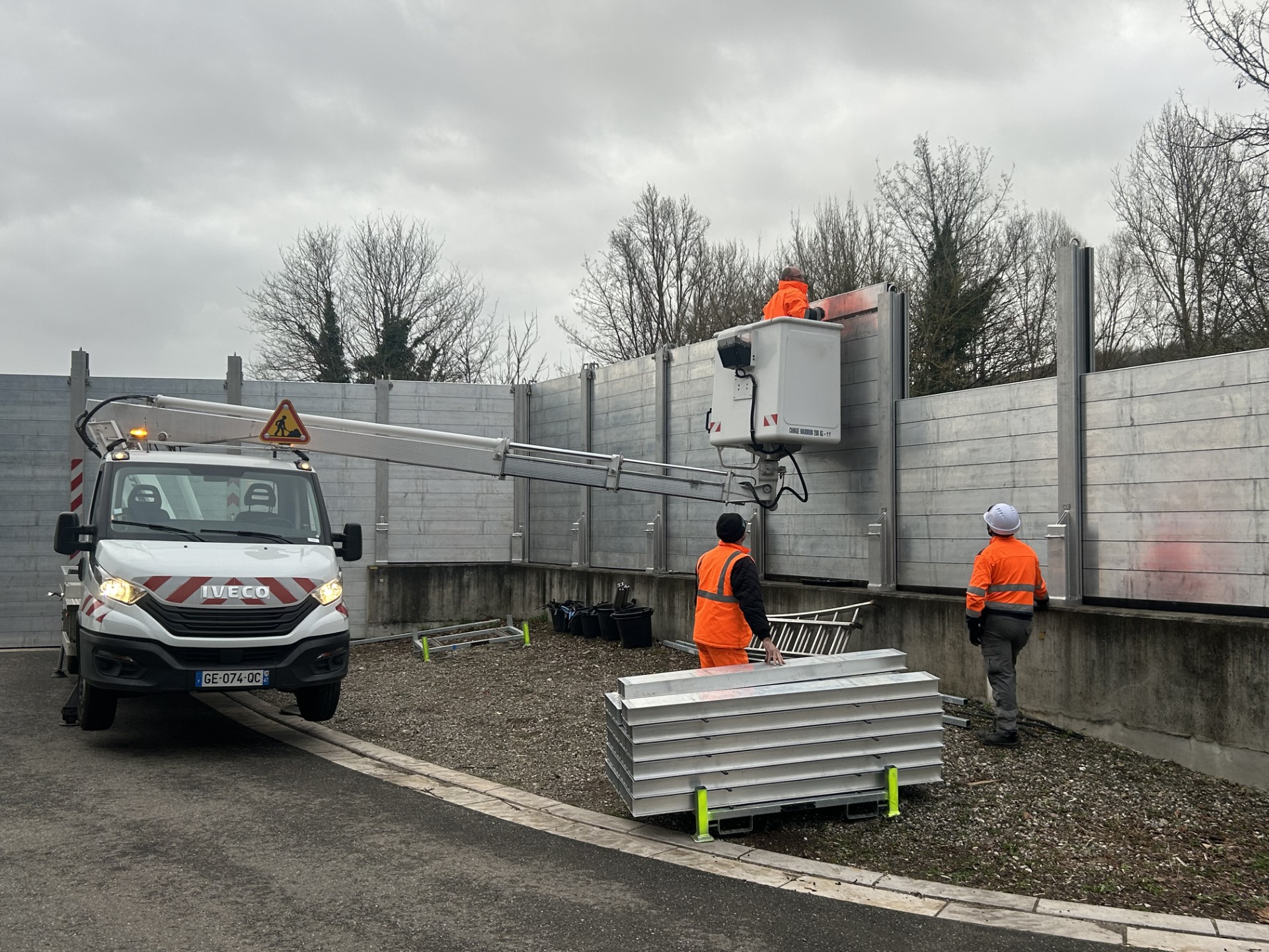 Crues – Montage de la digue : phase 1 terminée