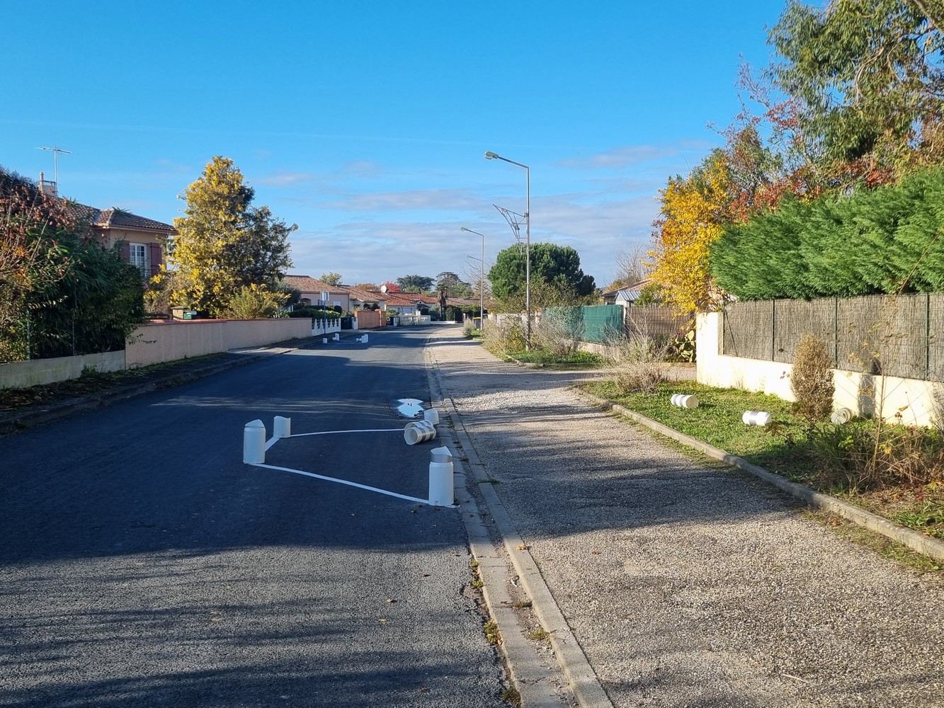 DÉGRADATIONS PLOTS DE SIGNALISATION AVENUE JEAN ROSTAND