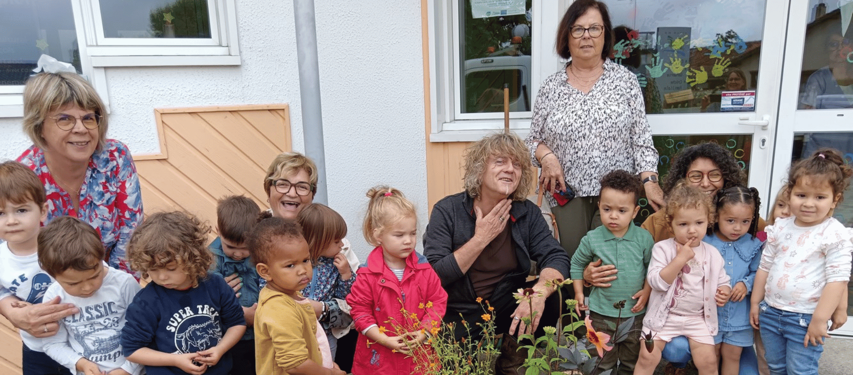 LE SERVICE PETITE ENFANCE EN FLEURS