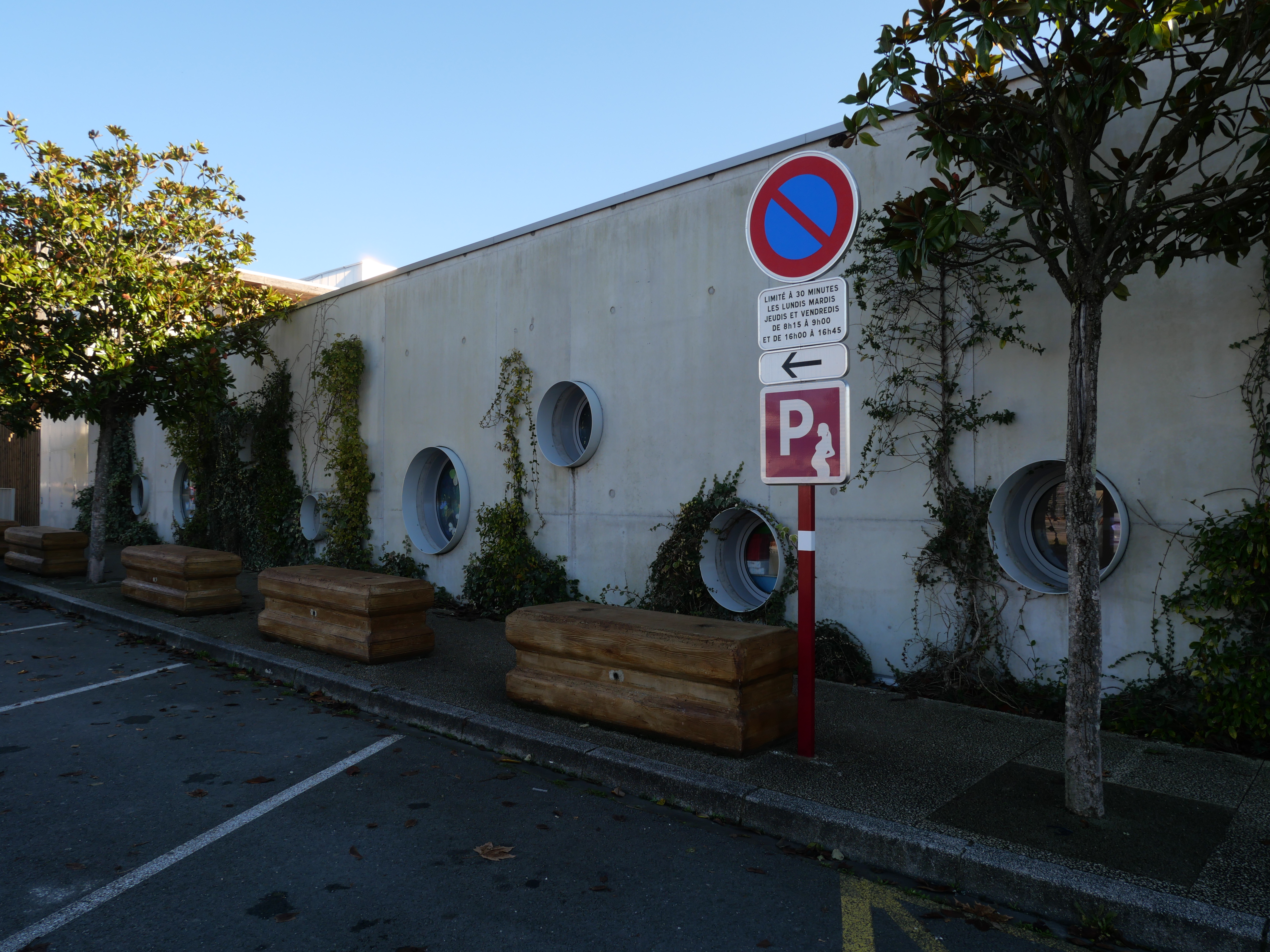 Des places de stationnement réservées pour les femmes enceintes