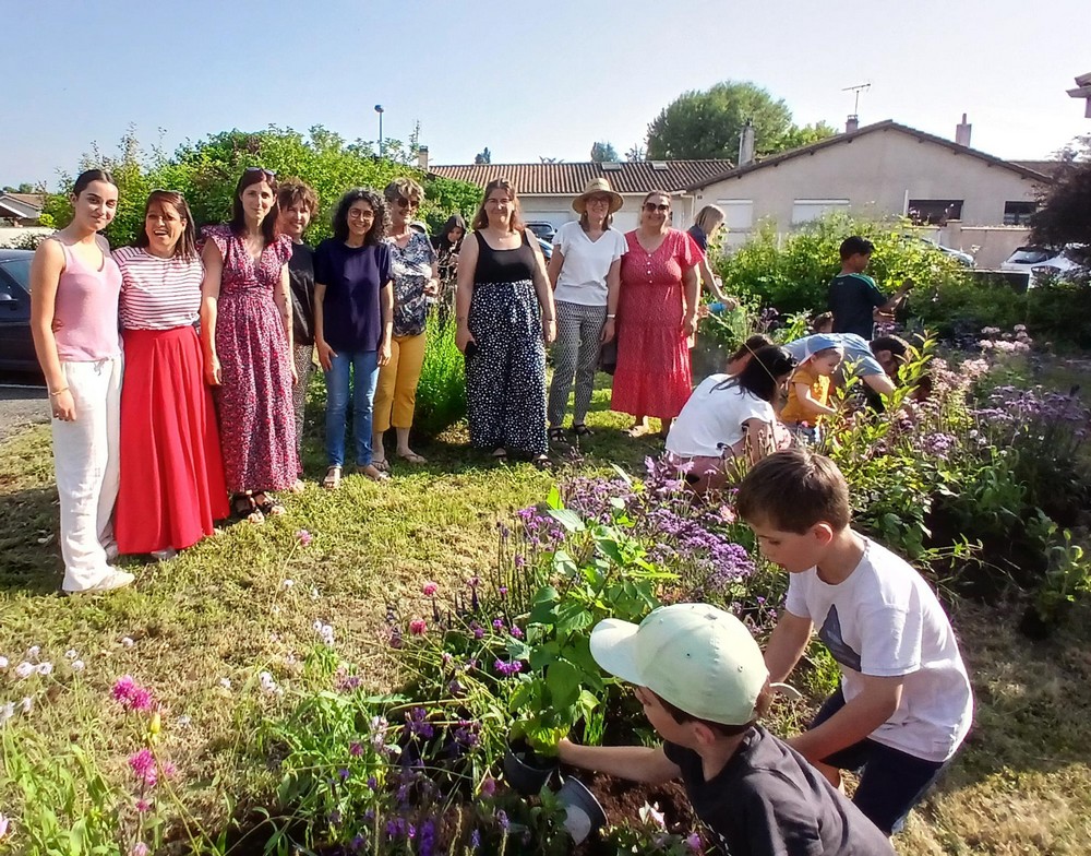Activité jardinage pour la petite enfance
