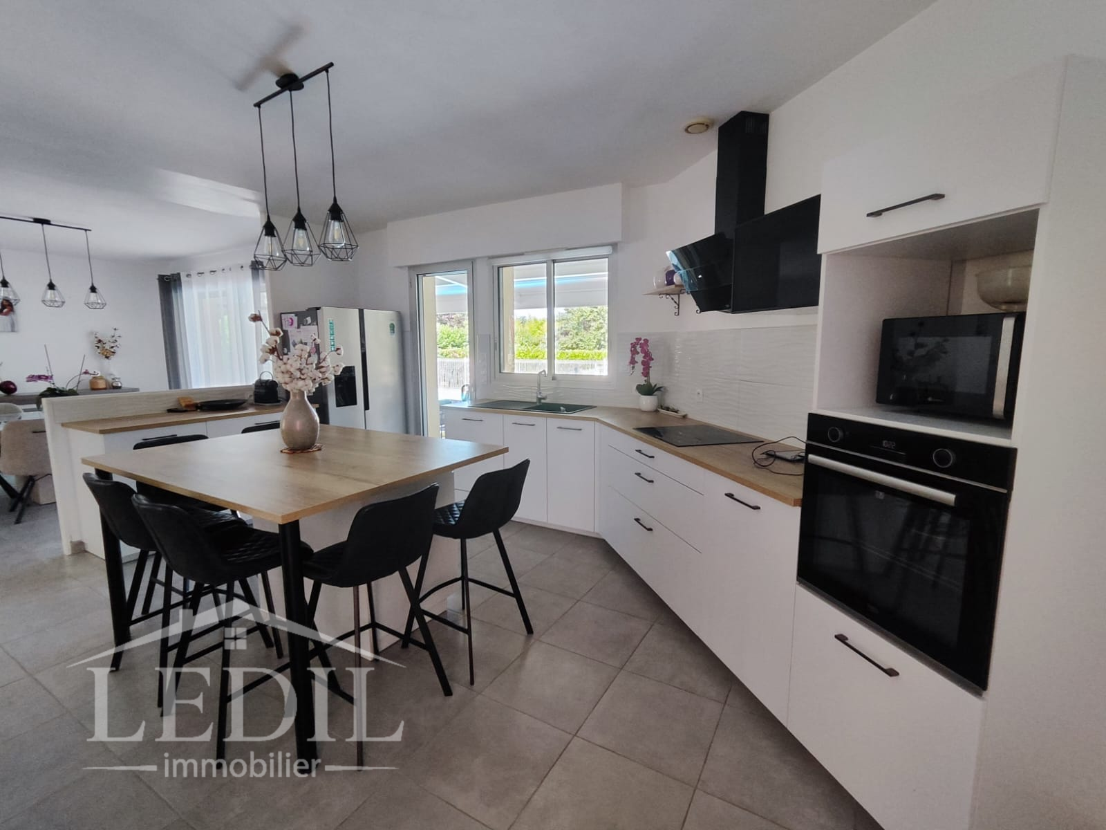 FOULAYRONNES – SPACIEUSE MAISON DE PLAIN-PIED AVEC PISCINE ET GARAGE