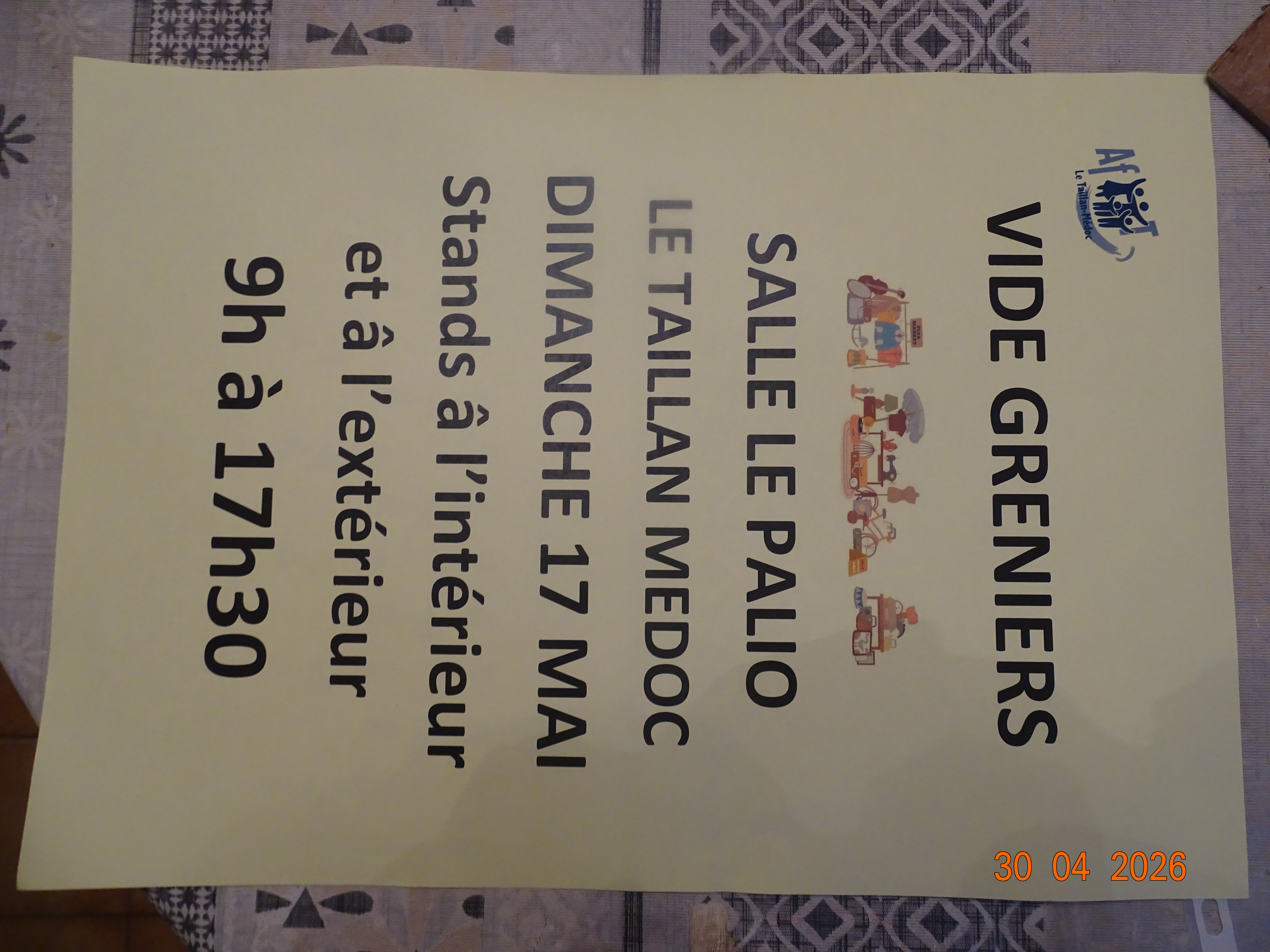 Association Familiale organise un vide greniers intérieur et à l'extérieur Salle Le Palio