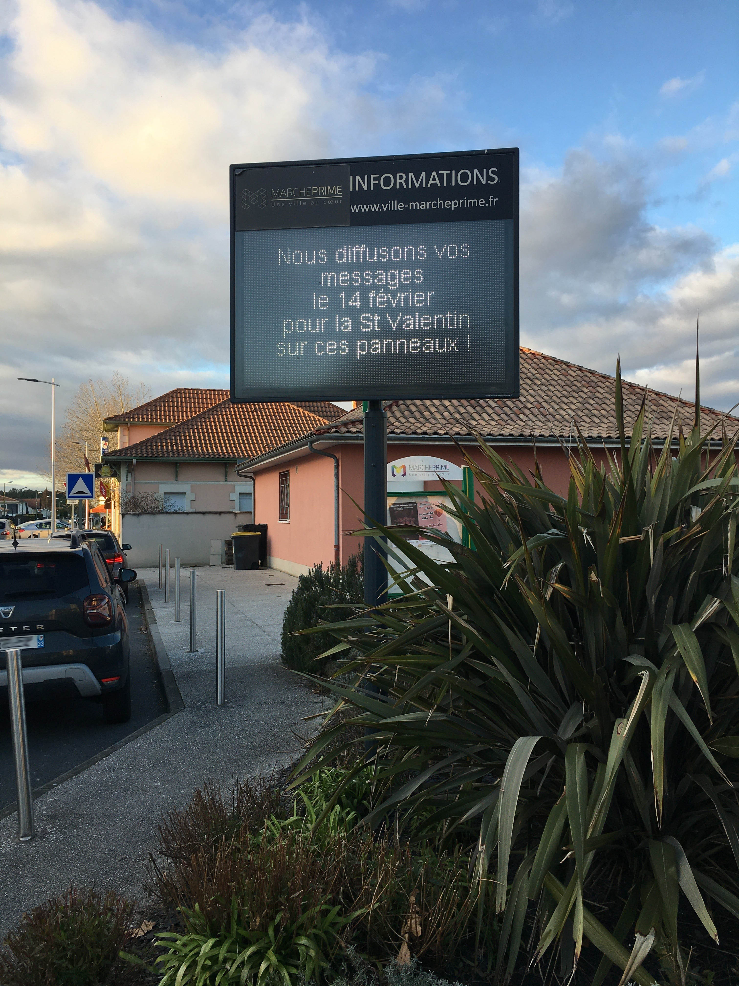 Témoignez votre affection sur les panneaux lumineux de la ville !