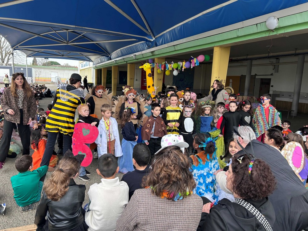 Carnaval de l’école Jean Moulin : un défilé haut en couleur dans les rues de Boé Cité