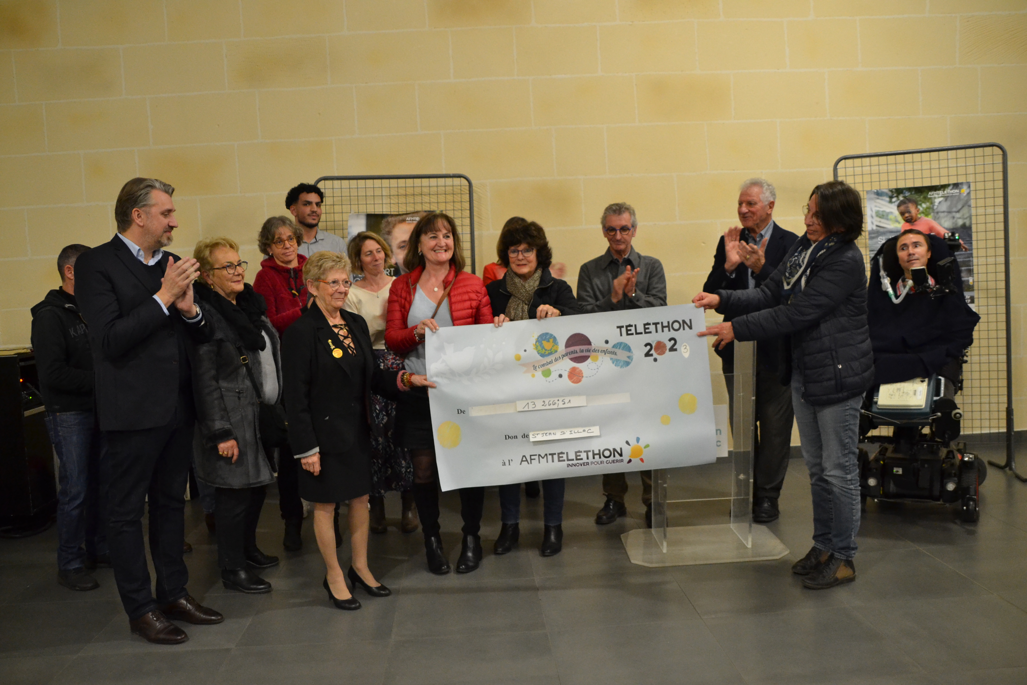 Un chèque pour l'AFM Téléthon