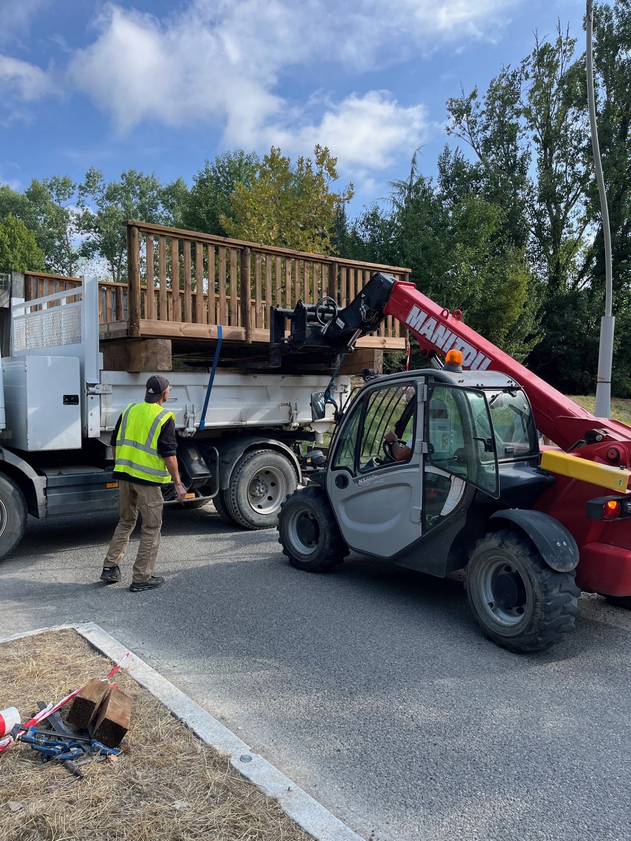 Route de Passeligne : un pont en bois pour sécuriser les déplacements doux