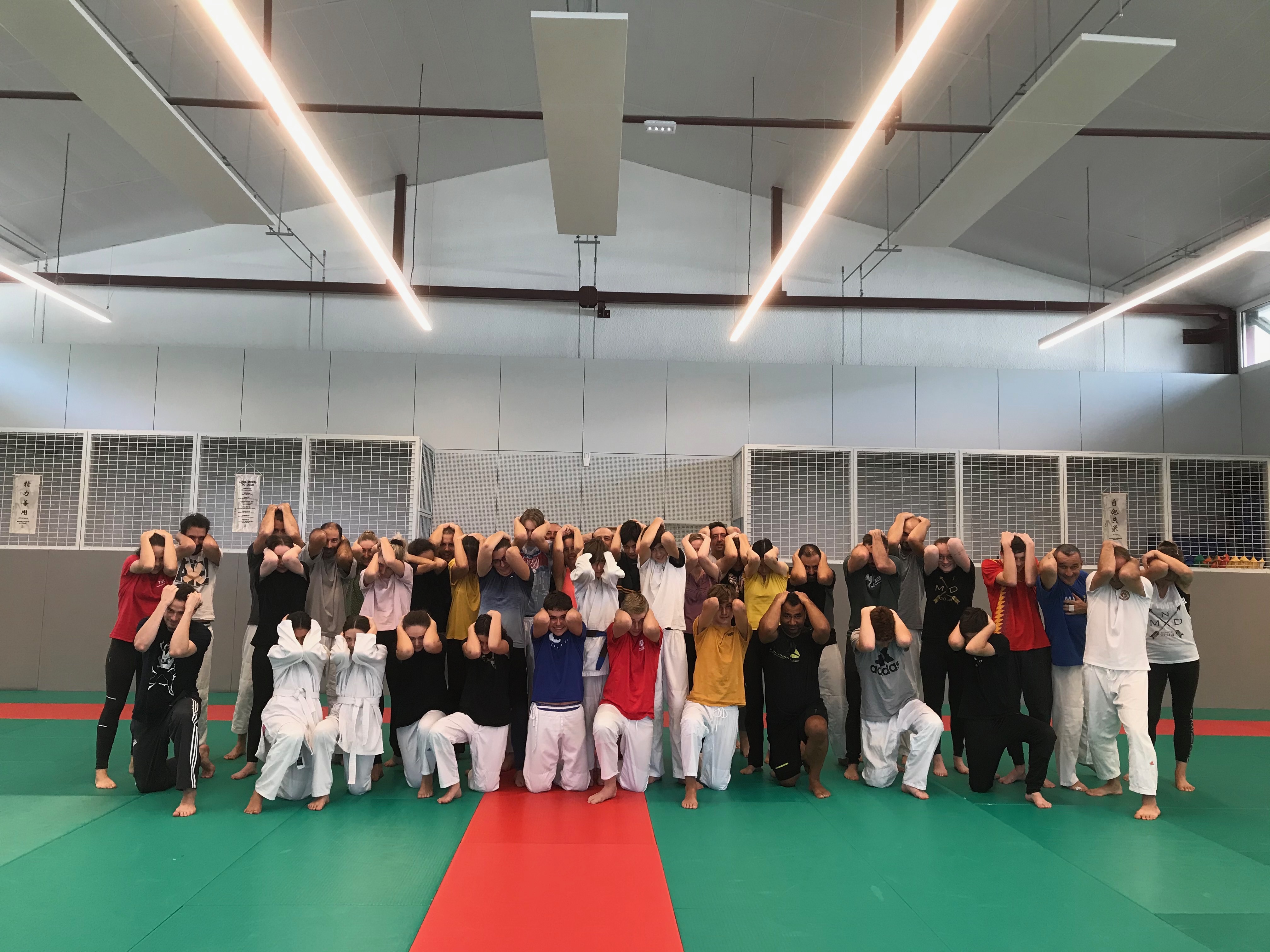 Bras aux participants du stage Self Defense 